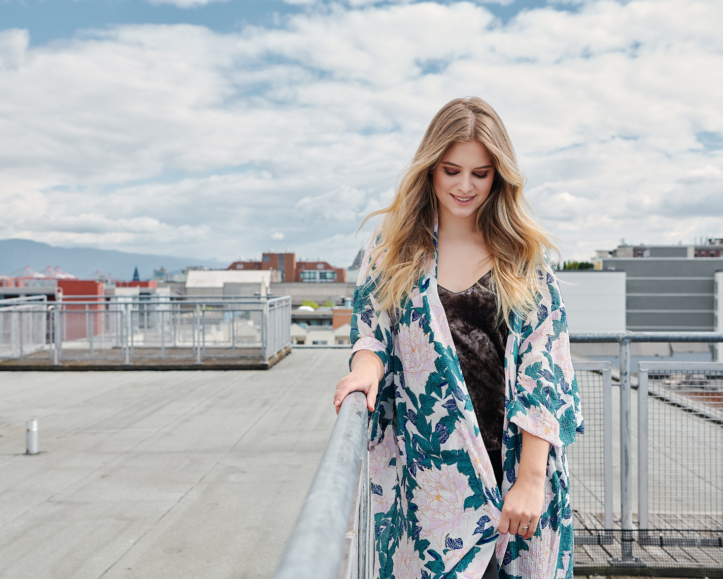 2017-Vancouver-Celebrity-Photographer-ErichSaide-TieraSkovbye-Outdoors