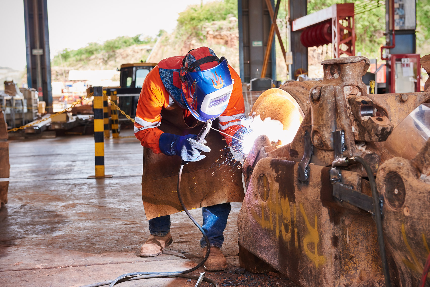2017-Vancouver-Corporate-Photographer-ErichSaide-Mining-Leagold-Welding