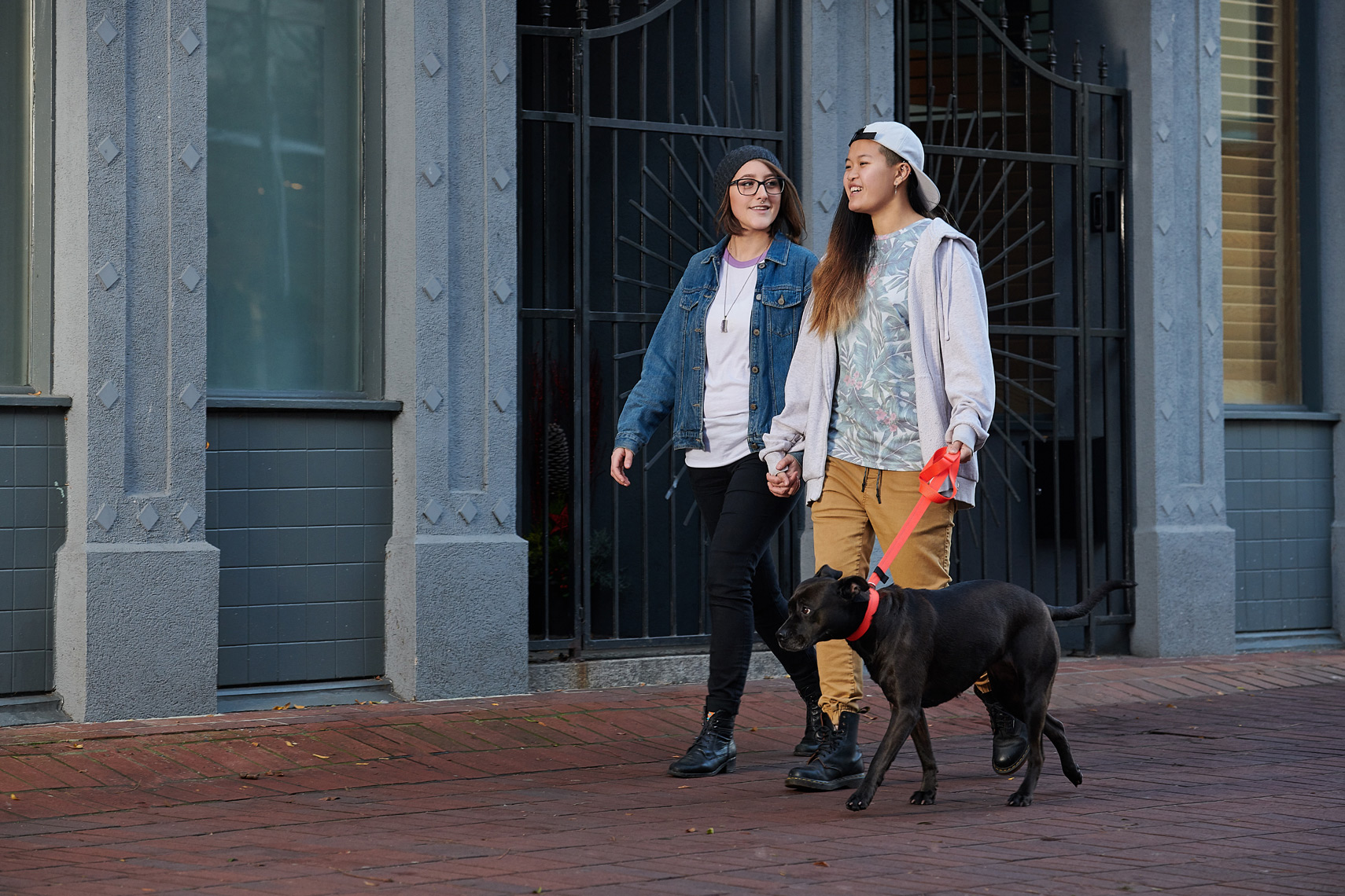 2017-Vancouver-Lifestyle-Photographer-ErichSaide-Advertising-RCPets-DogWalking-City