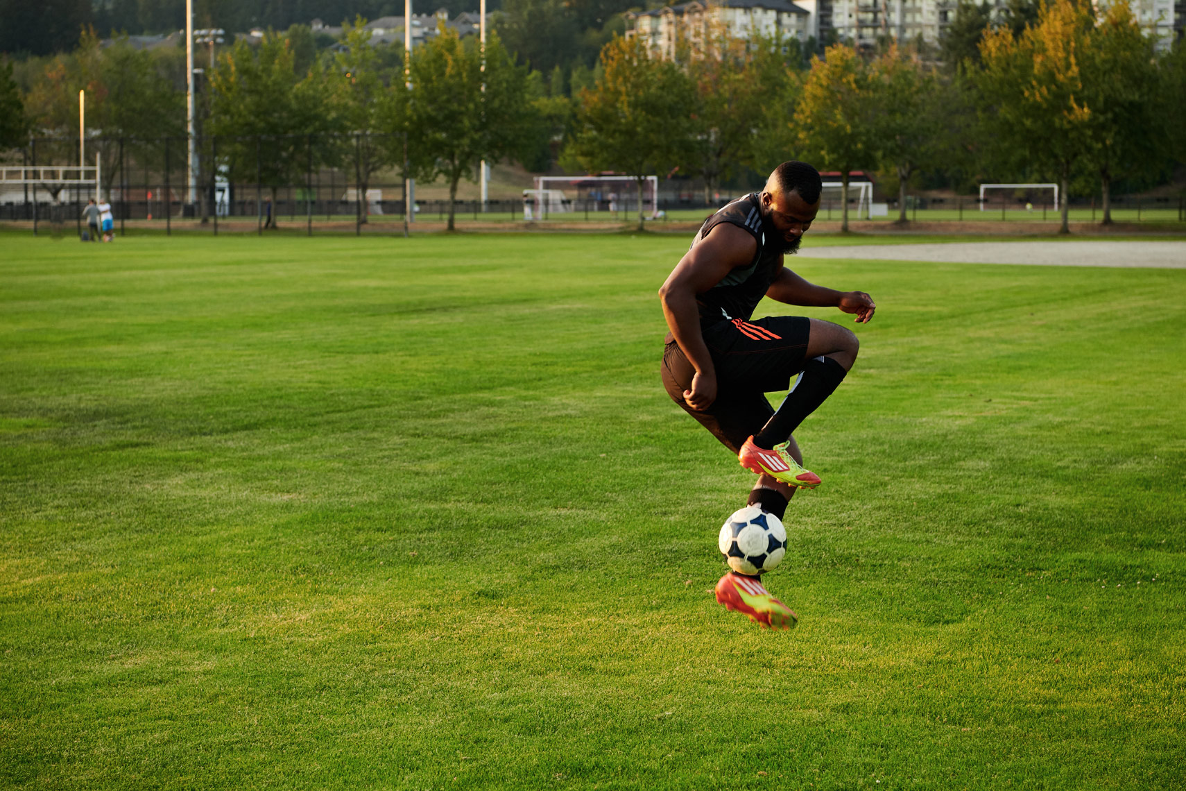 2017-Vancouver-SportsandFitness-Photographer-ErichSaide-Advertising-Reflex-Supplements-Soccer-Skill