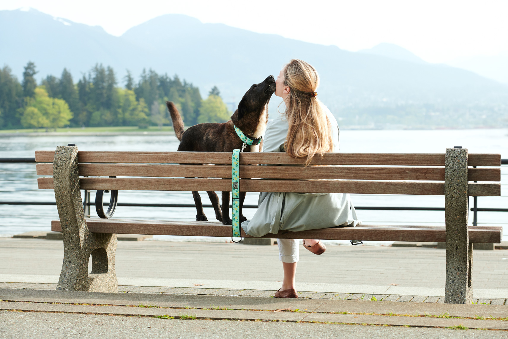 2018-Vancouver-Lifestyle-Photographer-ErichSaide-Advertising-RCPets-Summer-Bench