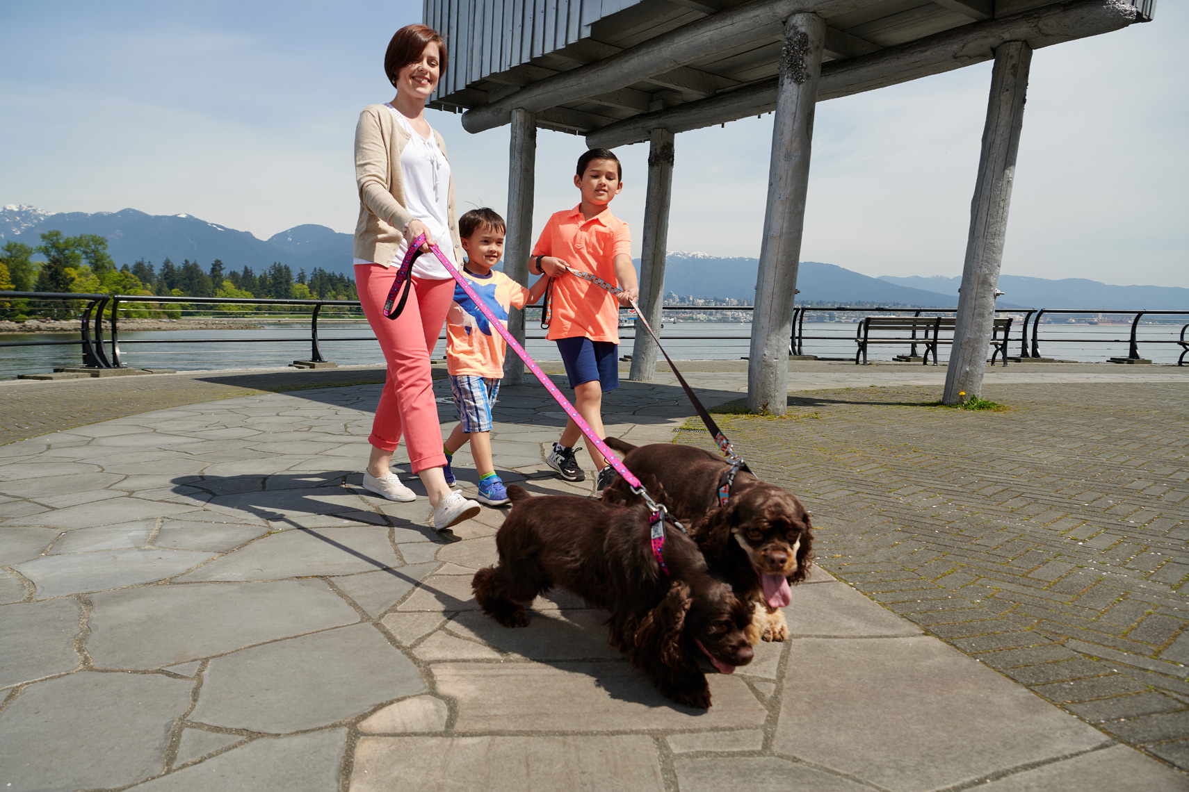 2018-Vancouver-Lifestyle-Photographer-ErichSaide-Advertising-RCPets-Summer-StanleyPark-Family